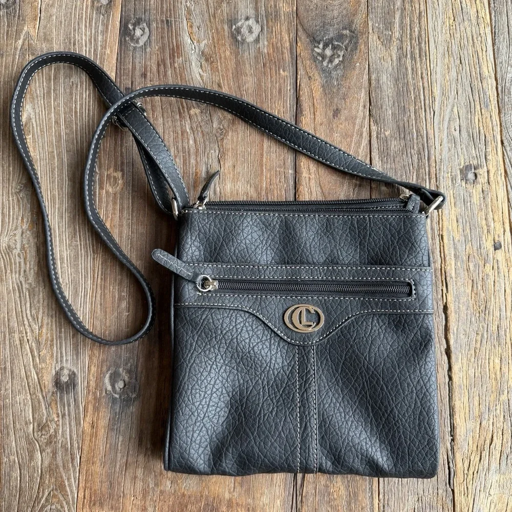 Carryland Black Pebble Faux Leather Crossbody Organizer Purse Multi Pocket Bag